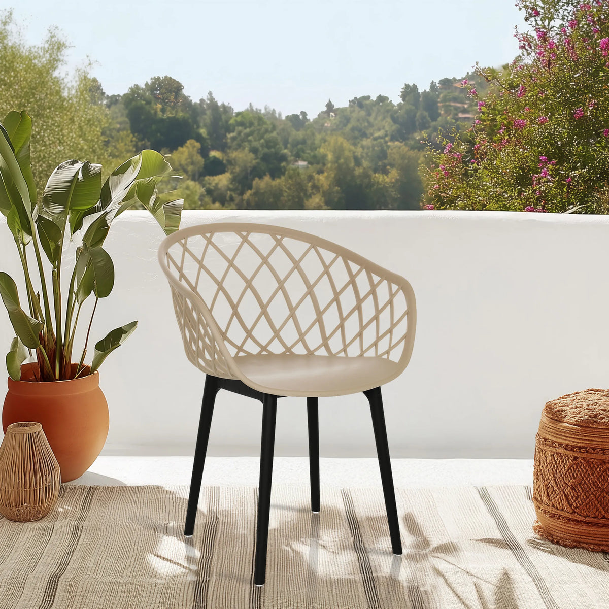 Chaise à coque BEGIO beige avec dossier en maille et pieds noirs de hjh OFFICE
