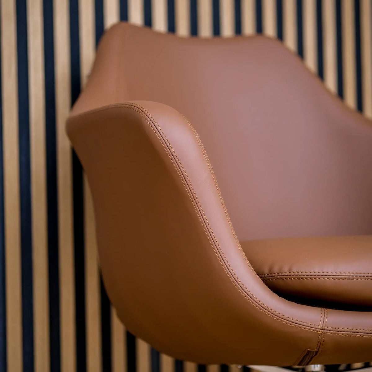 Revêtement et accoudoir marron du Fauteuil de salon ARTEMIA de hjh OFFICE