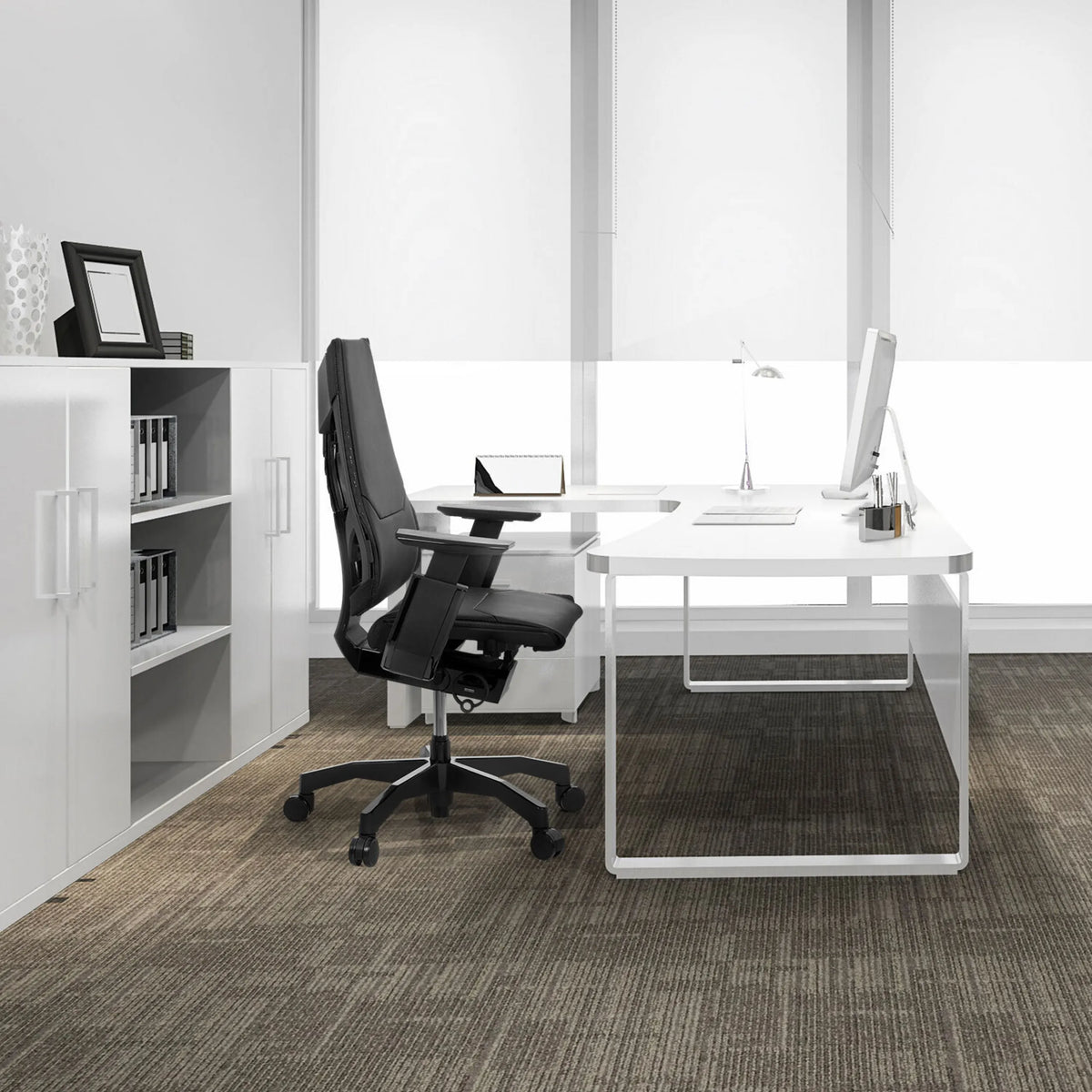 Siège de bureau haut de gamme GENIDIA BLACK noir en cuir avec appui-tête et accoudoirs de hjh OFFICE