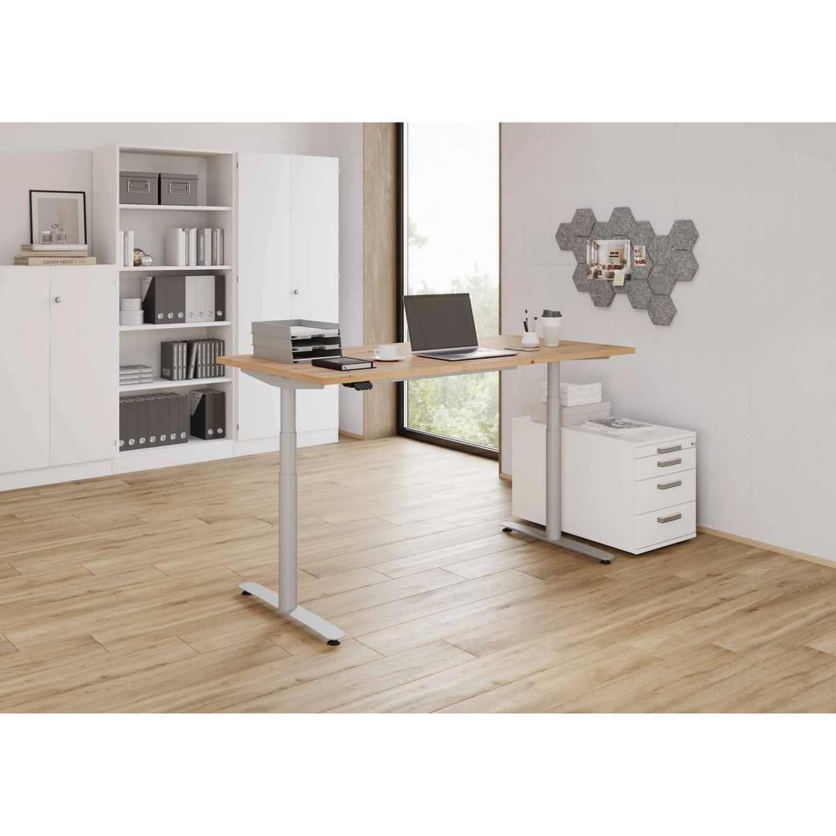 Bureau à hauteur réglable électriquement XDLR 12 S en chêne rustique avec structure argentée de hjh OFFICE PRO