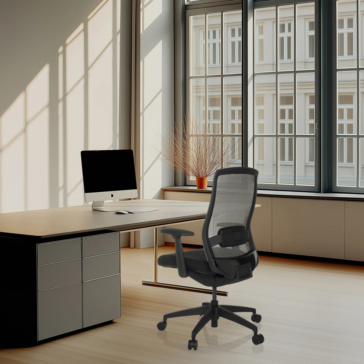 Siège de bureau de qualité professionnelle COLORE noir avec dossier en maille et accoudoirs de hjh OFFICE