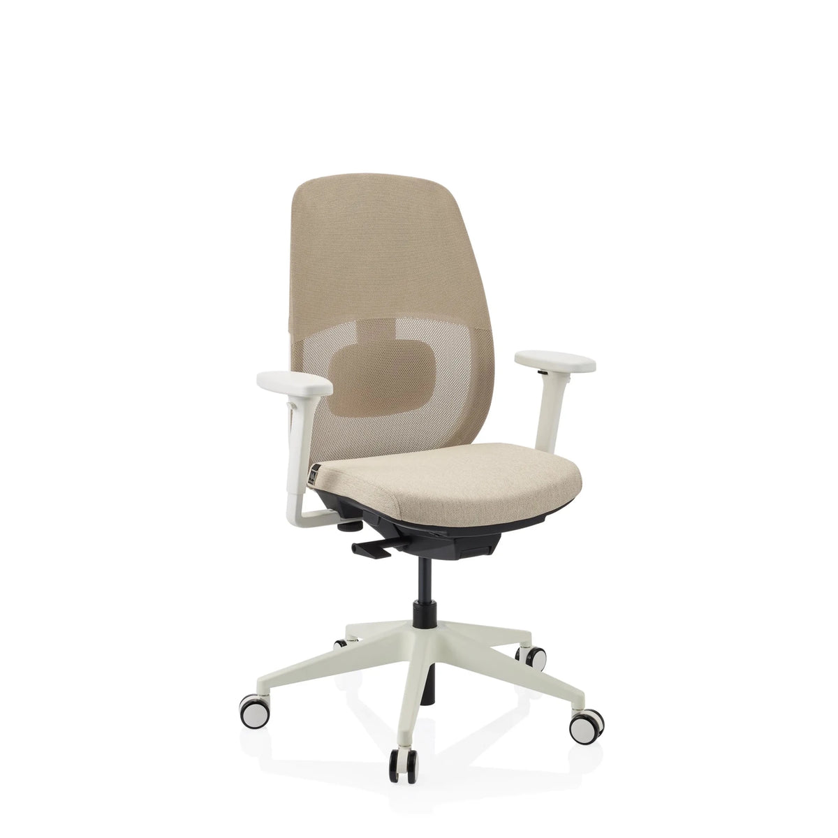 Siège de bureau de qualité professionnelle Skandis en beige et blanc avec dossier en maille et accoudoirs de hjh OFFICE