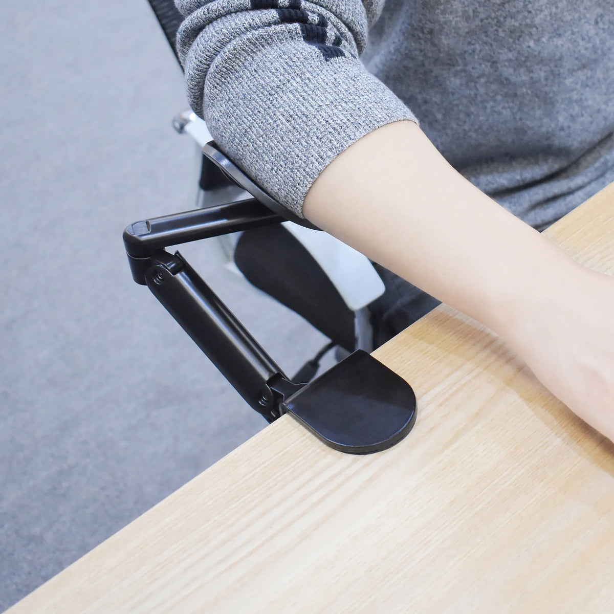 Accoudoir RELEX RT1 noir pour un fauteuil de bureau avec mécanisme articulé de hjh OFFICE