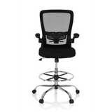 Chaise de comptoir VENDO WORK noire avec dossier en maille, repose-pieds et piètement à cinq roulettes de hjh OFFICE – vue à 360° (vue de face 0°)