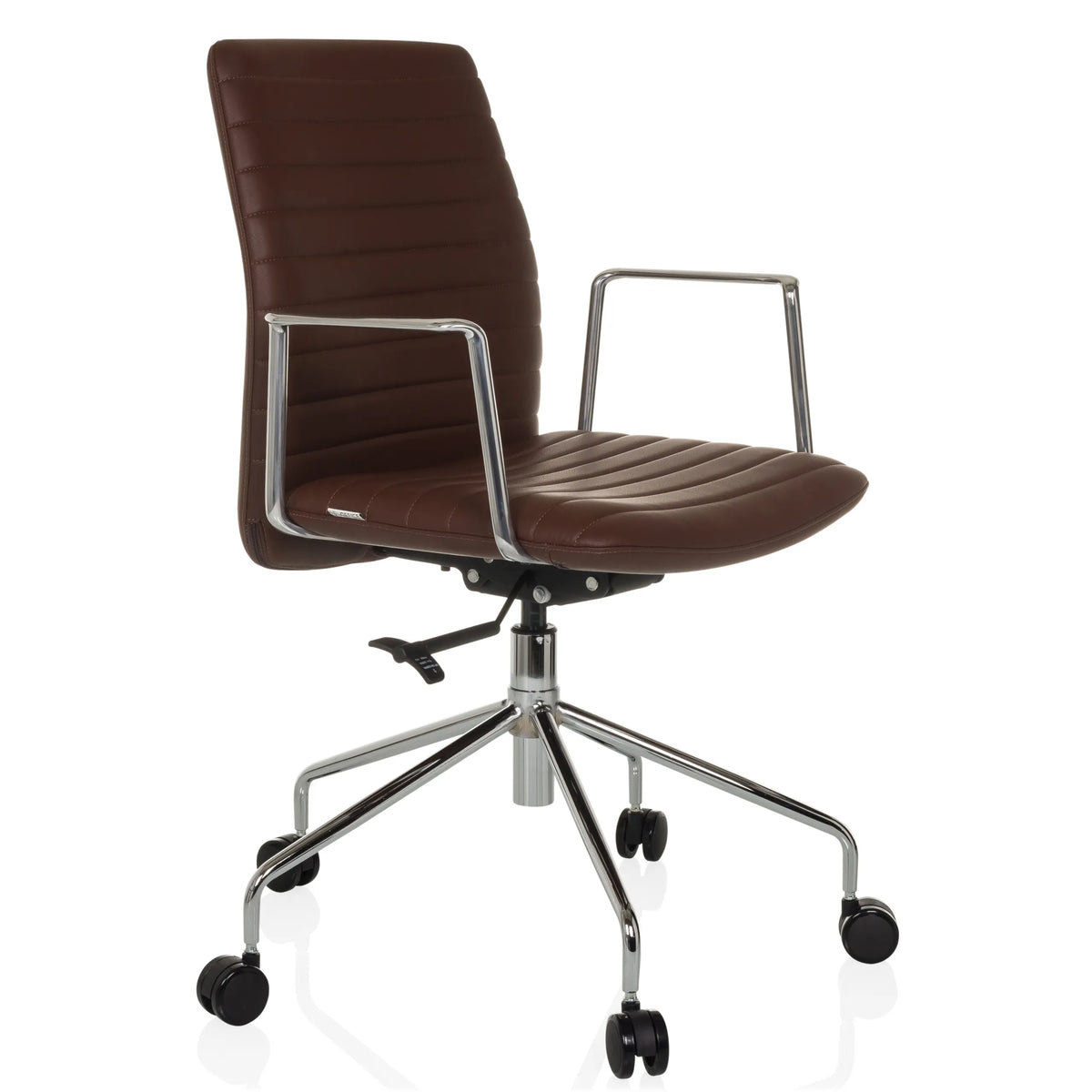 Siège de direction de luxe VEMONA 30 marron avec surpiqûres croisées, accoudoirs et piètement à cinq roulettes de hjh OFFICE – vue à 360° (vue de trois quarts avant 45°)