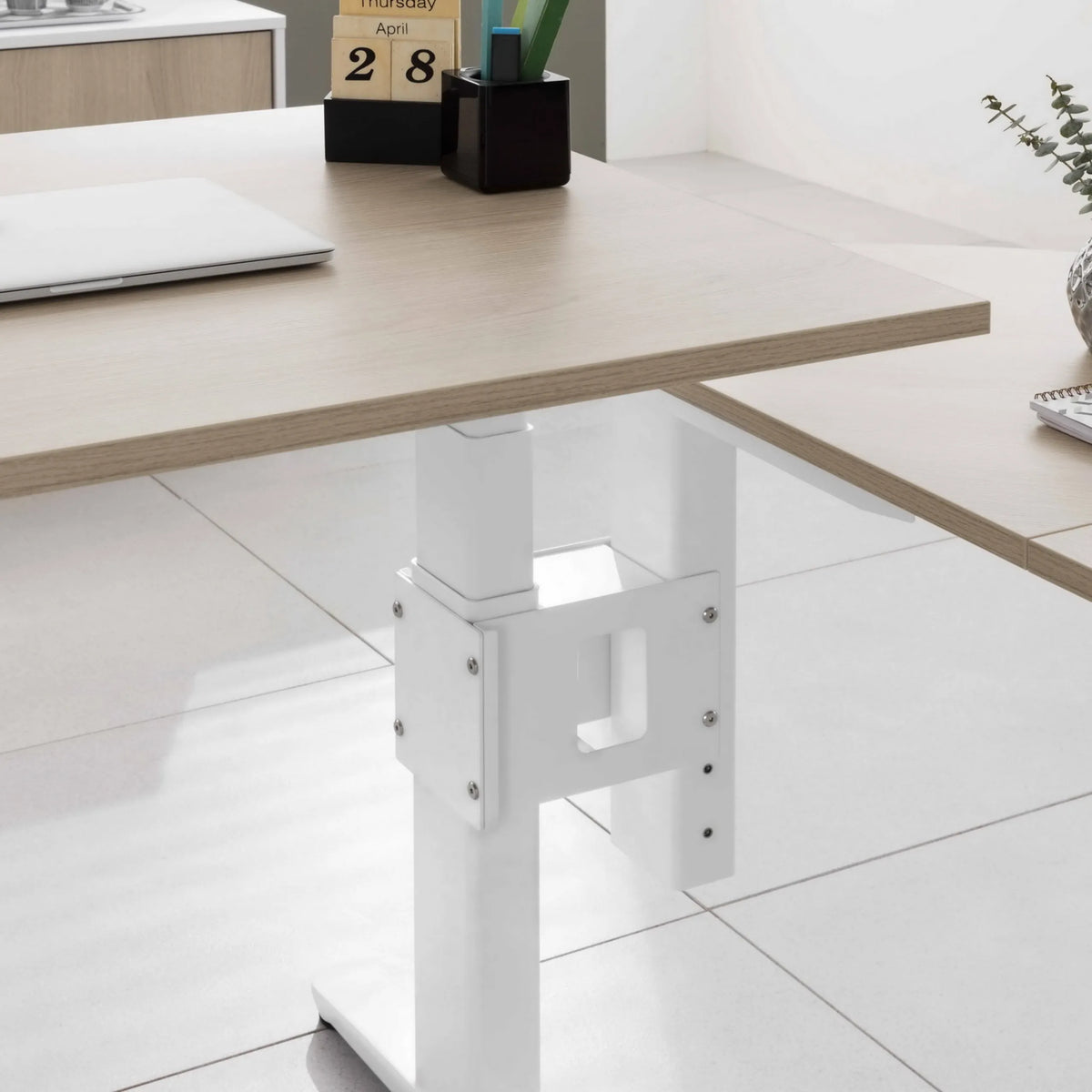 Piètement blanc du bureau à hauteur réglable électriquement XBHM 19 WC de hjh OFFICE PRO