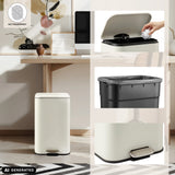 Poubelle Clean 1 beige avec pédale, seau intérieur et couvercle ouvert de hjh OFFICE (image générée par IA)