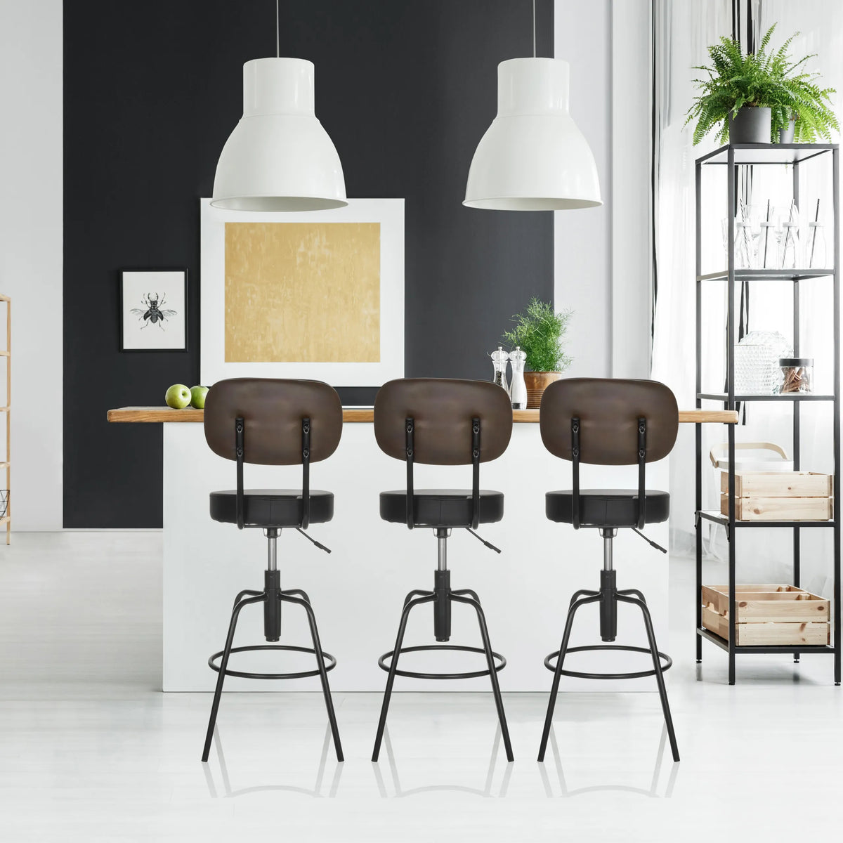 Trois tabourets de bar DISC HIGH noirs avec dossiers courbés et repose-pieds de hjh OFFICE