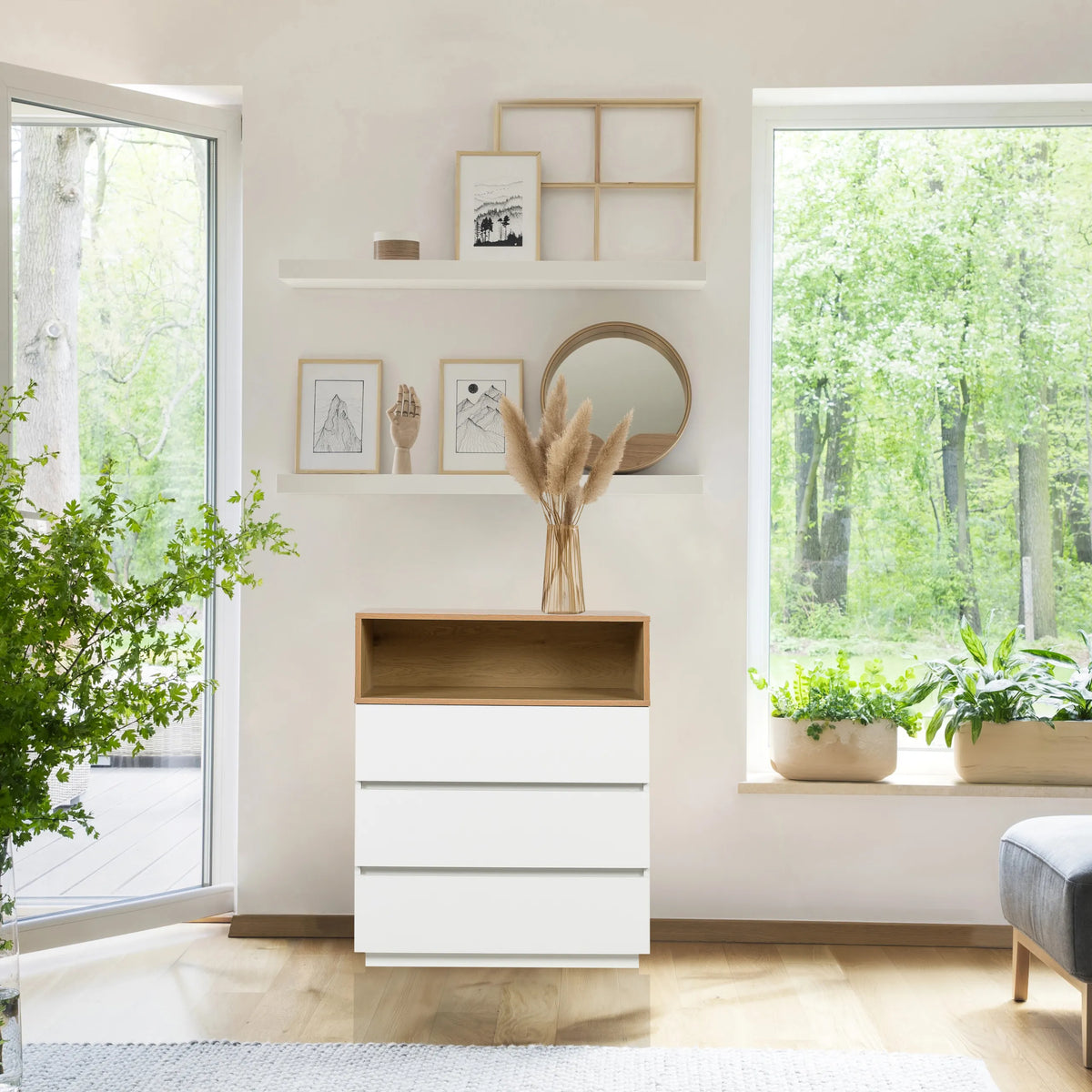 Commode MELMO K en blanc et chêne avec trois tiroirs et un compartiment ouvert de hjh LIVING