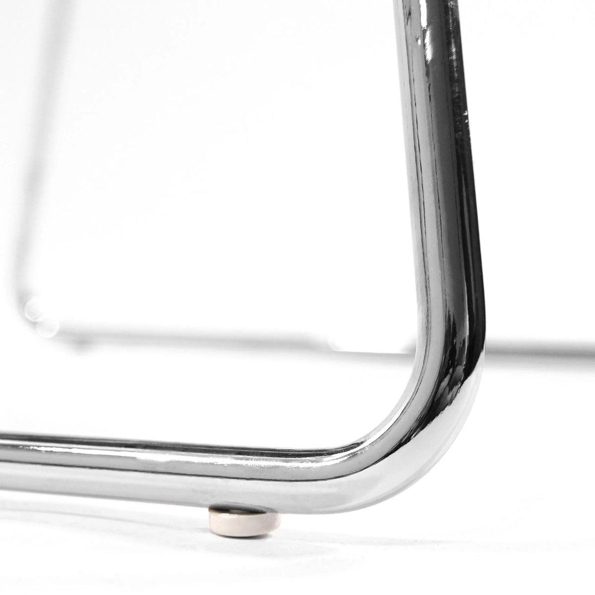 Piètement luge chromé avec patins en plastique sur la chaise rembourrée DESIGNIA V de hjh OFFICE