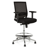 Chaise de comptoir TOP WORK 77 noire avec dossier en maille, repose-pieds et cinq patins de hjh OFFICE – vue à 360° (vue de trois quarts avant 40°)