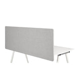 Cloison de table FLEXMIUT D 180 gris clair chiné sur un bureau blanc de hjh OFFICE – vue à 360° (vue arrière 180°)