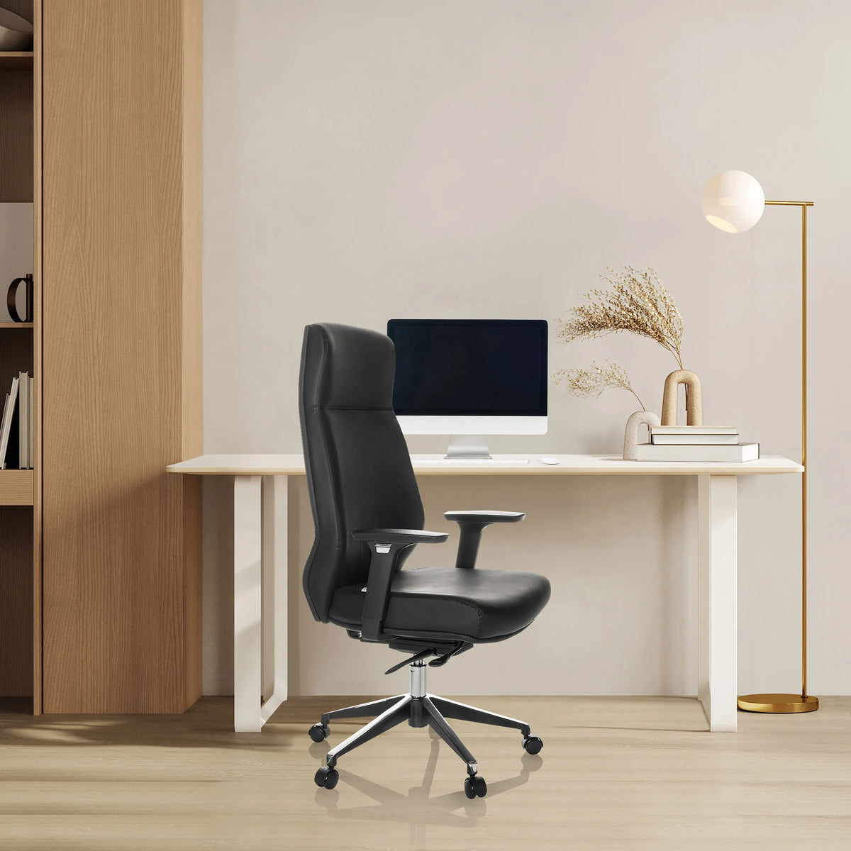 Siège de direction de qualité professionnelle VITORO ECO noir avec accoudoirs et roulettes à un bureau de hjh OFFICE