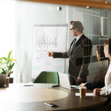 Tableau blanc argenté MULTIBOARD avec diagrammes et notes dans une salle de réunion de hjh OFFICE