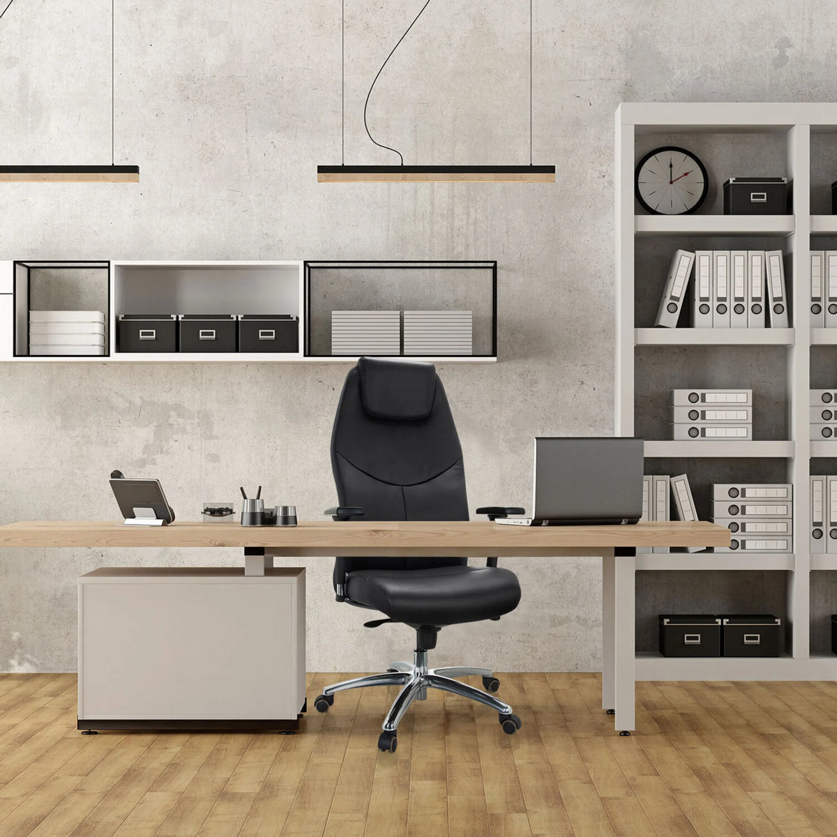 Siège de direction de qualité professionnelle FERRARA en noir avec appuie-tête et accoudoirs à un bureau dans un bureau de hjh OFFICE