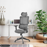 Siège de bureau à domicile Ergomy Colore gris avec dossier en maille et appuie-tête de MyBuero (image générée par IA)