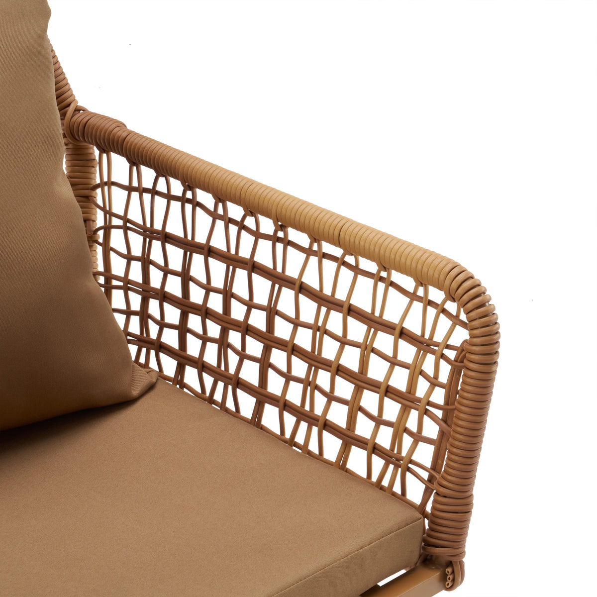 Accoudoir tressé de la chaise rembourrée Tavaro Korvik en marron avec coussin d'assise assorti de hjh LIVING