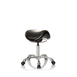 Tabouret de selle ORTHO SIT noir avec repose-pieds en croix et cinq roulettes de hjh OFFICE – vue à 360° (vue de trois quarts avant 40°)