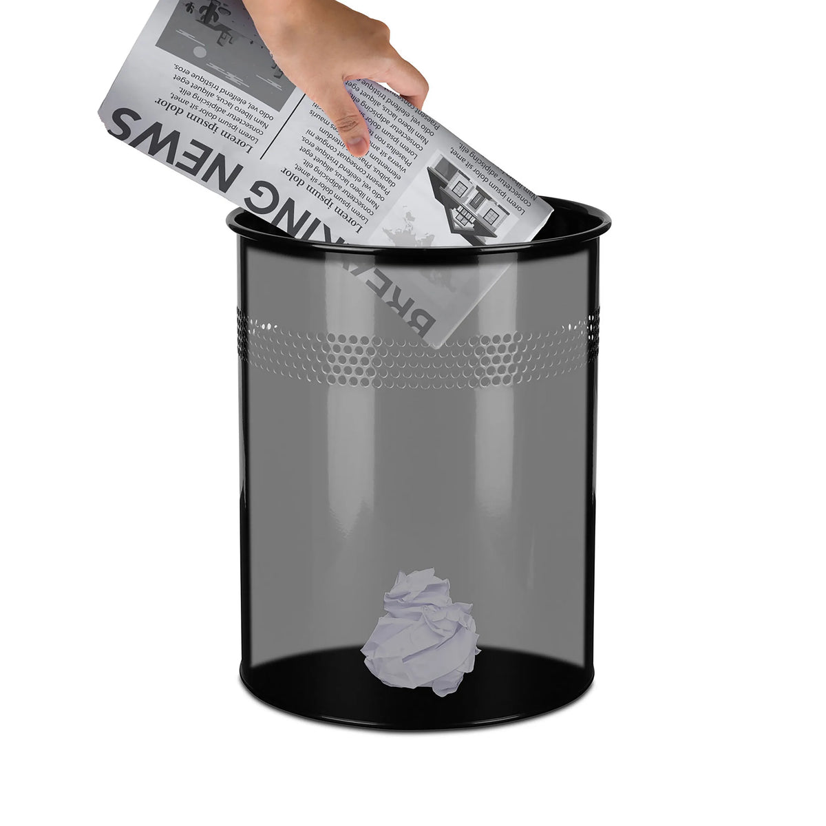 Poubelle CLEAN III noire avec un motif perforé sur la partie supérieure et une boule de papier à l'intérieur de hjh OFFICE