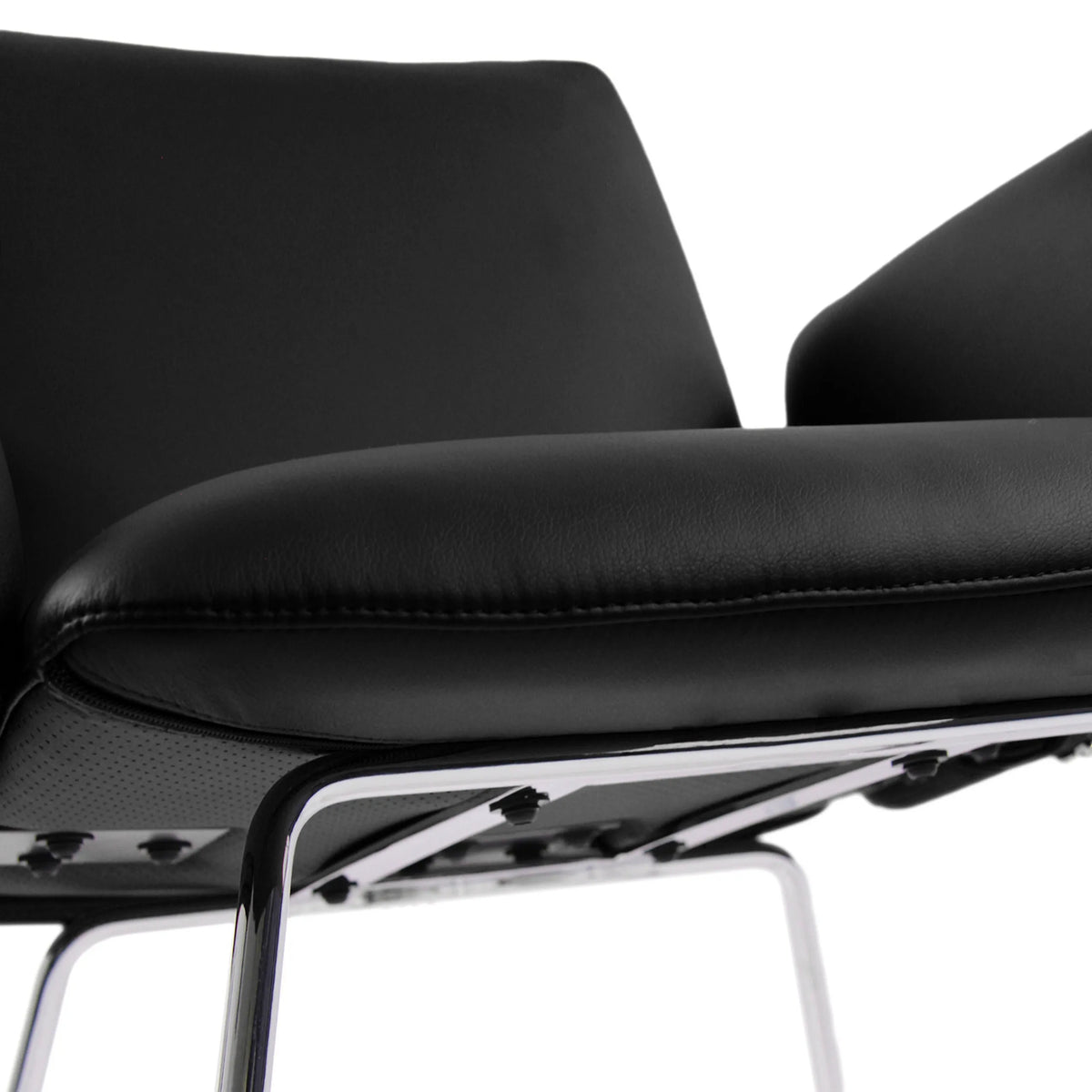 Assise et piètement en chrome de la chaise rembourrée DESIGNIA V en noir de hjh OFFICE