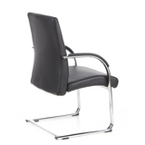 Chaises cantilever BAROLO V noires avec accoudoirs et piètement luge chromé de hjh OFFICE – vue à 360° (vue de trois quarts arrière 120°)
