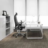 Siège de bureau haut de gamme GENIDIA PRO noir en cuir avec appui-tête et accoudoirs de hjh OFFICE