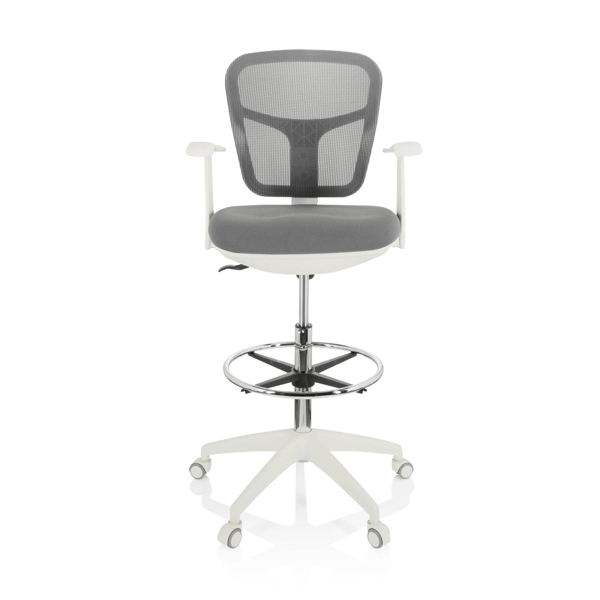 Chaise de comptoir TOP WORK 108 W grise avec dossier en maille, repose-pieds et piètement blanc à cinq roulettes de hjh OFFICE – vue à 360° (vue de face 0°)