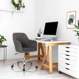 Siège de bureau à domicile SOLAO 300 gris foncé avec pied en étoile et roulettes devant un bureau de hjh OFFICE