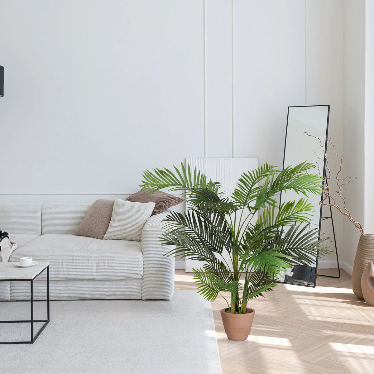 Plante artificielle verte ARECA II dans un cache-pot marron de hjh OFFICE