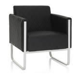 Fauteuil rembourré noir ARUBA STEP avec surpiqûres en losanges et structure argentée de hjh OFFICE – vue à 360° (vue de face 20°)