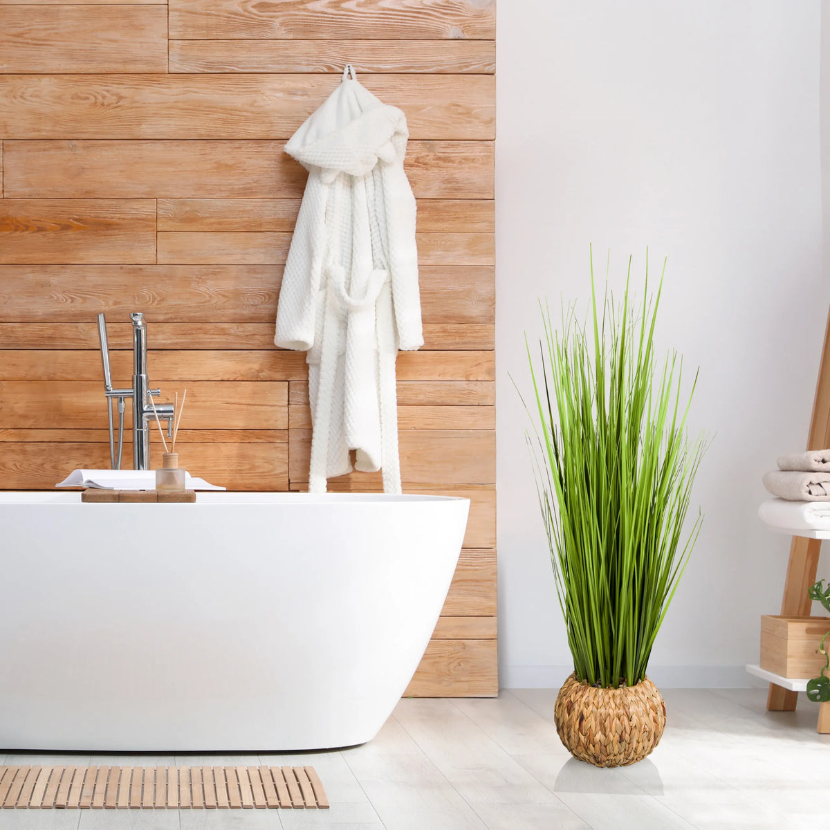 Plante artificielle verte CORTADERIA dans un panier tressé comme décoration de hjh OFFICE