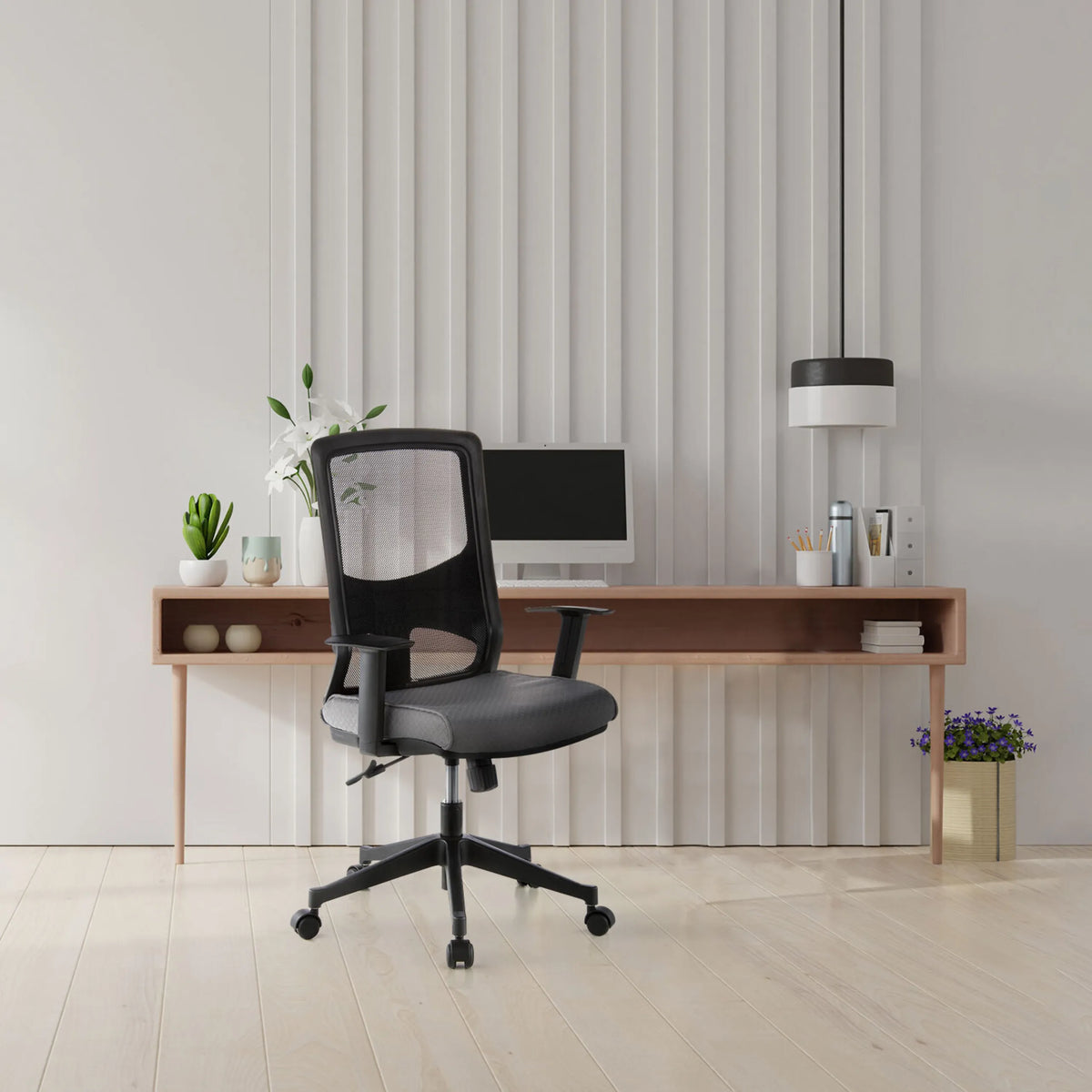 Siège de bureau de qualité professionnelle LAVITA en noir-gris avec dossier en maille et accoudoirs de hjh OFFICE