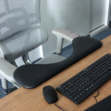 Accoudoir RELEX RT2 noir sur un bureau à côté d'un clavier et d'une souris d'ordinateur de hjh OFFICE
