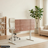 Cloison de table marron FLEXMIUT ROLL W avec rainures longitudinales sur un bureau blanc de hjh OFFICE