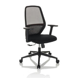 Siège de bureau de qualité professionnelle CARLOW I noir avec dossier en maille et piètement à cinq roulettes de hjh OFFICE – vue à 360° (vue de trois quarts avant 30°)
