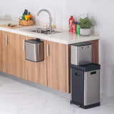 Poubelle CLEAN 3 en argent avec une capacité de 32 litres dans une cuisine de hjh OFFICE