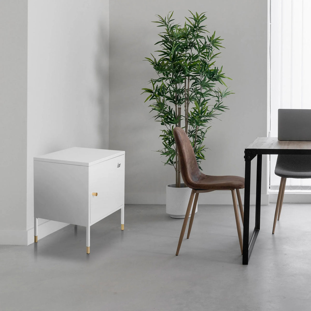 Armoire de bureau UMEO blanche avec pieds dorés de hjh OFFICE