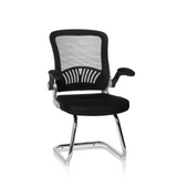 Chaises cantilever FLYER PRO V noires avec dossier en maille, accoudoirs et piètement luge de hjh OFFICE – vue à 360° (vue de face 20°)