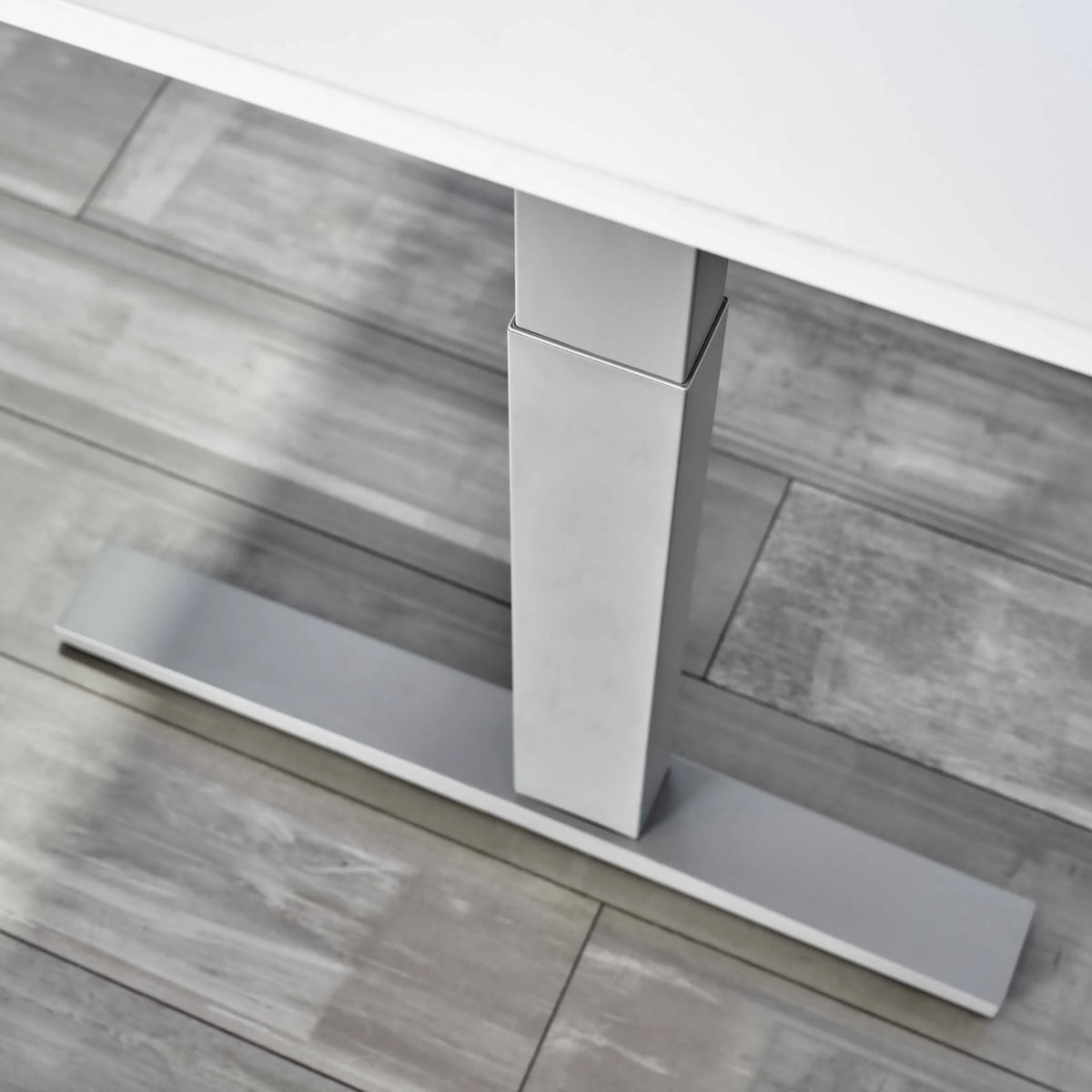 Piétement en T argenté du bureau XMKA 16 W de hjh OFFICE PRO