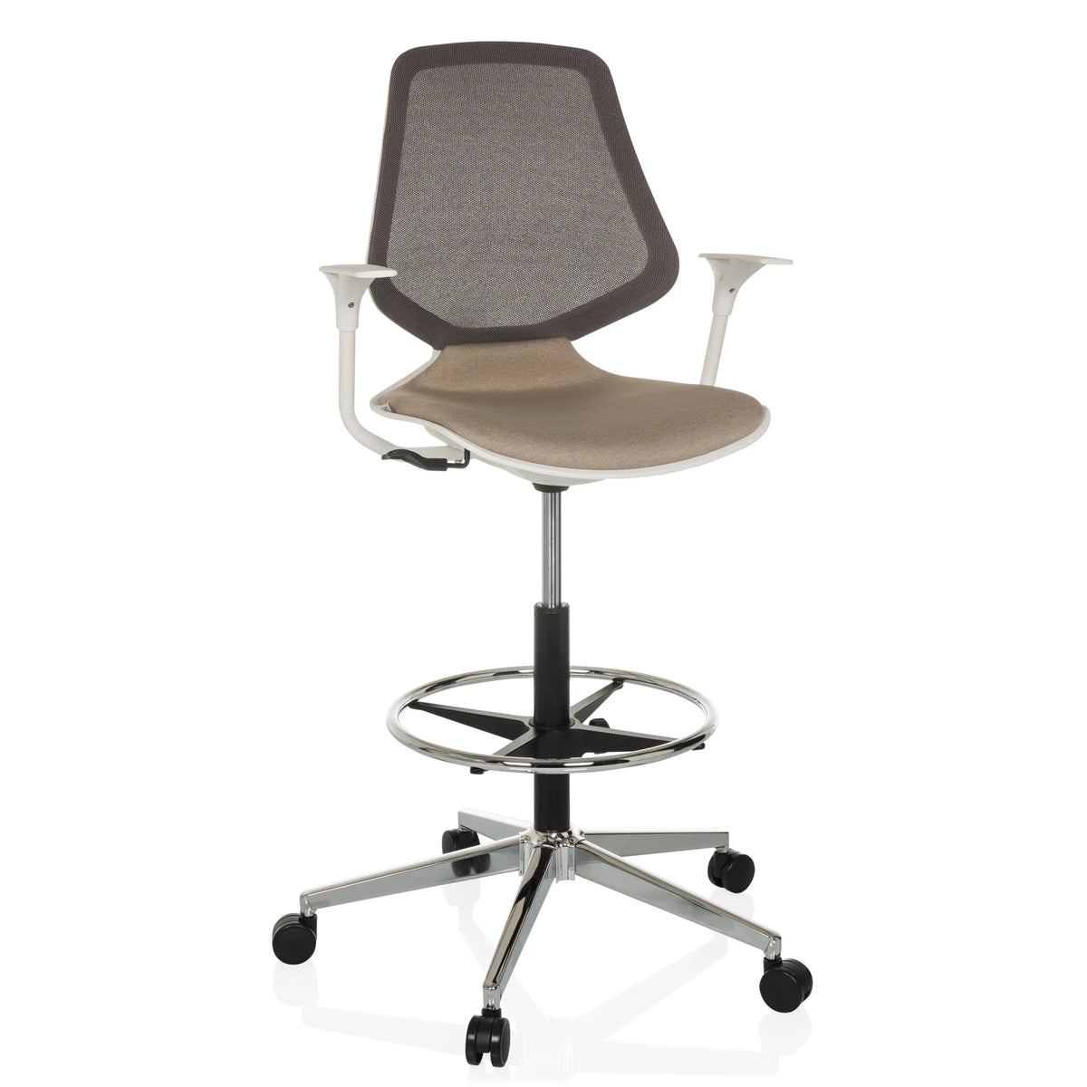 Chaise de comptoir TOP WORK STYLE beige avec dossier en maille, repose-pieds et base à cinq roulettes de hjh OFFICE – vue à 360° (vue de face 15°)