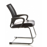 Chaises cantilever VISTO NET V noires avec dossier en maille, assise rembourrée et accoudoirs de hjh OFFICE – vue à 360° (vue de profil 80°)