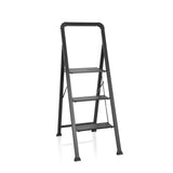 Échelle pliante SOLID W6 noire avec trois marches et une poignée de hjh OFFICE – vue à 360° (vue de face 20°)
