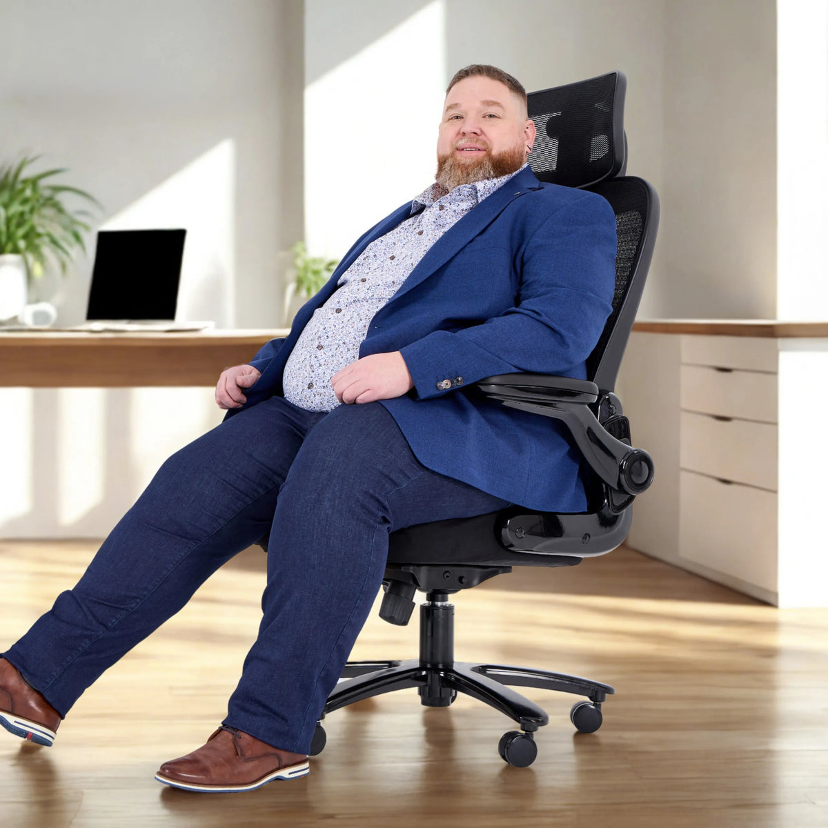 Siège pivotant XXL INSTRUCTOR SW I PRO en noir avec dossier en maille et appuie-tête de hjh OFFICE