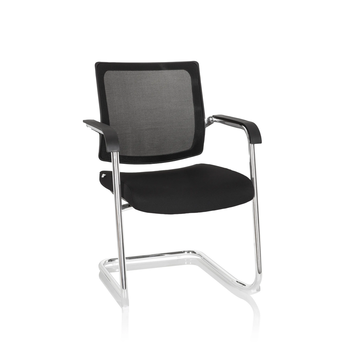 Chaises cantilever LEVIA V noires avec dossier en maille, accoudoirs et piètement luge de hjh OFFICE – vue à 360° (vue de face 20°)