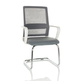 Chaise cantilever VISITER W grise avec dossier en maille, accoudoirs et structure chromée de hjh OFFICE – vue à 360° (vue de face 15°)