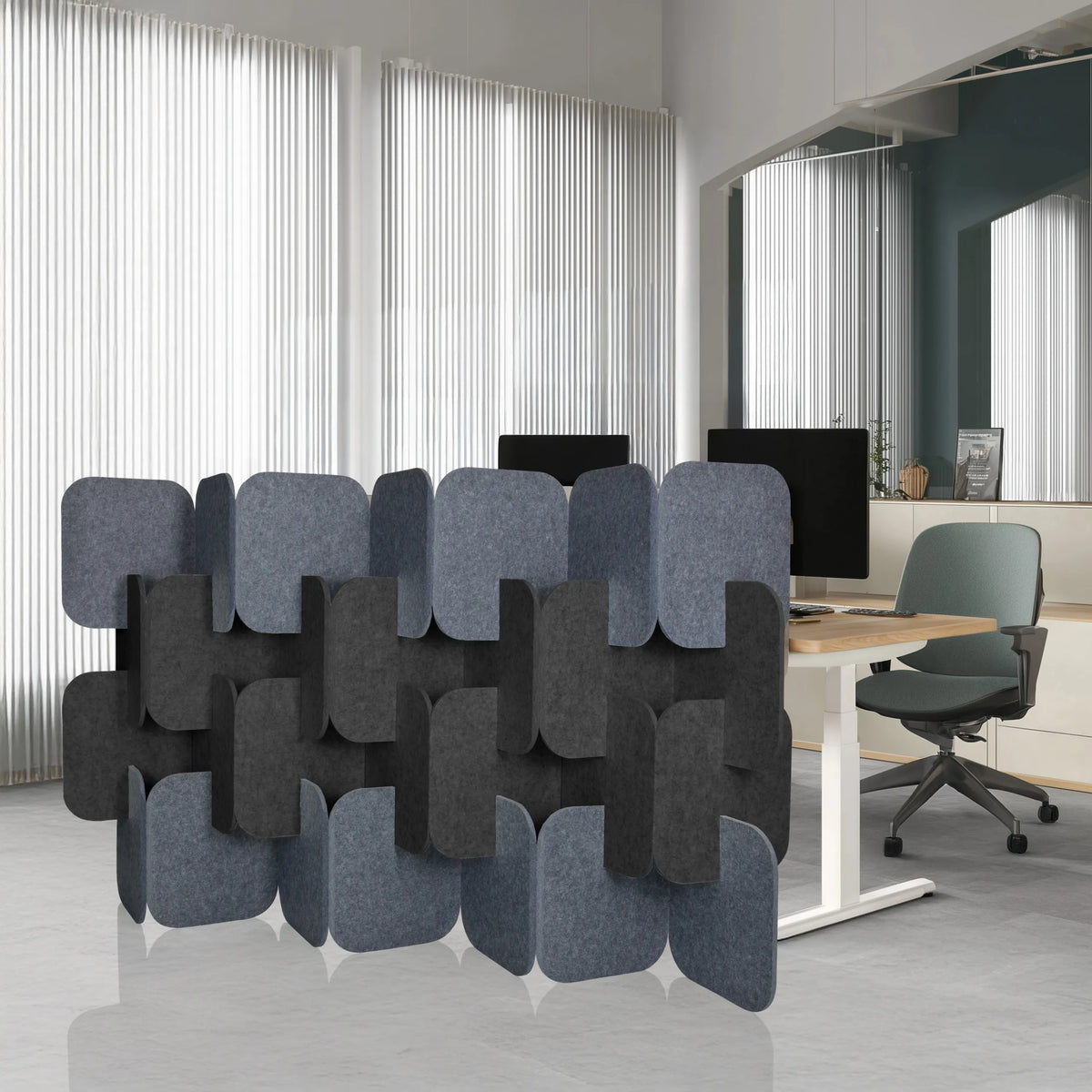 Cloisons de séparation FLEXMIUT PLUG grises et gris foncé en disposition modulaire de hjh OFFICE