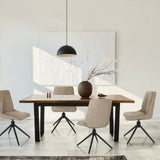 Quatre chaises rembourrées beiges TARVISO I avec pieds en étoile noirs à une table en bois de hjh LIVING