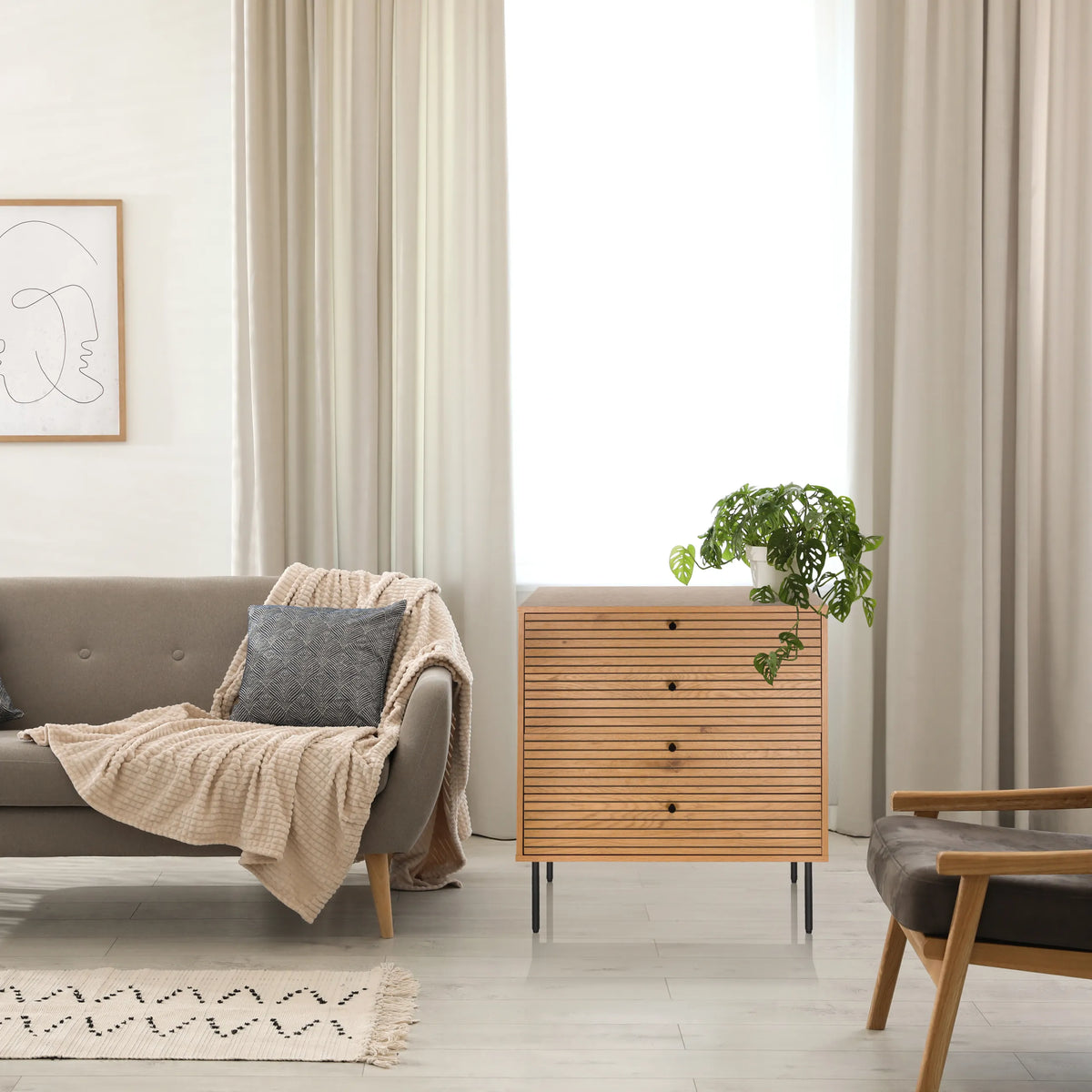 Commode LINNO K en chêne avec trois tiroirs et pieds en métal noir de hjh LIVING