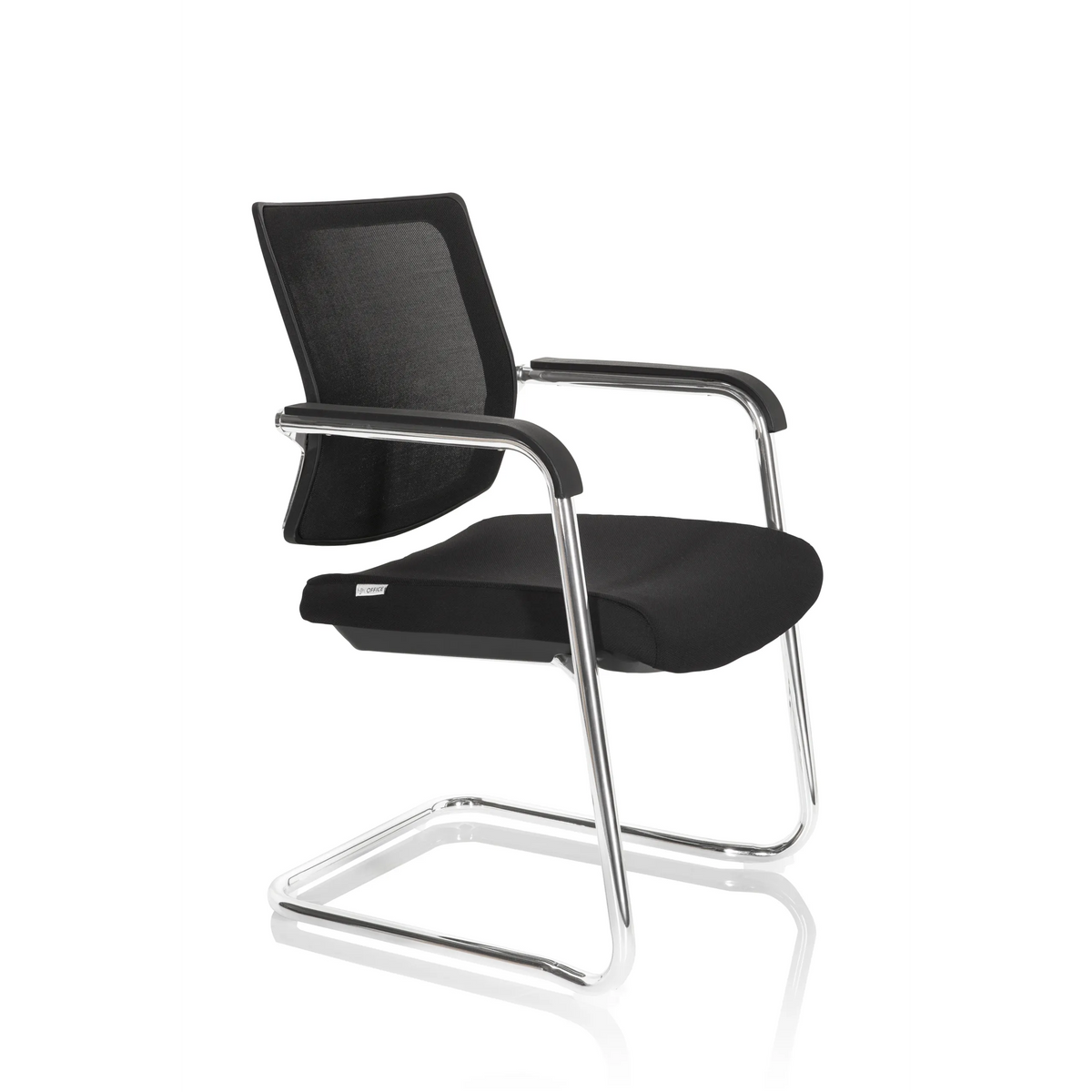 Chaises cantilever LEVIA V noires avec dossier en maille, accoudoirs et piètement luge de hjh OFFICE – vue à 360° (vue de trois quarts avant 60°)