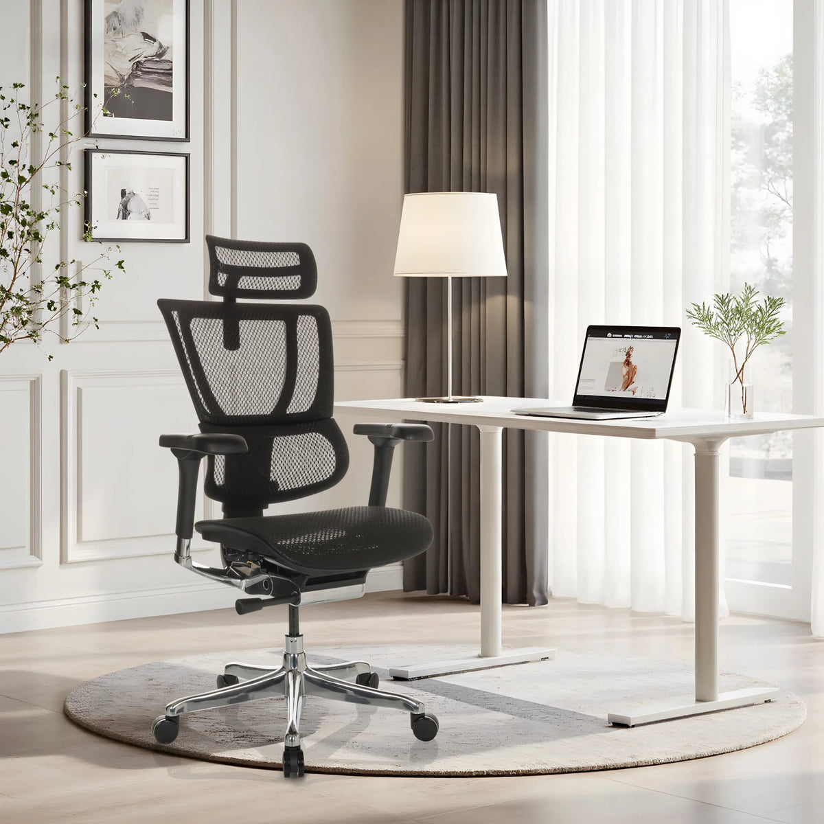Siège de direction de luxe ERGOHUMAN SLIM GEN2 avec dossier en maille noir devant un bureau de hjh OFFICE (image générée par IA)